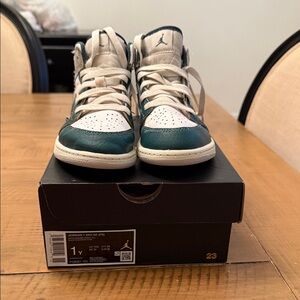 Jordan Kids' Sneakers - White and Teal